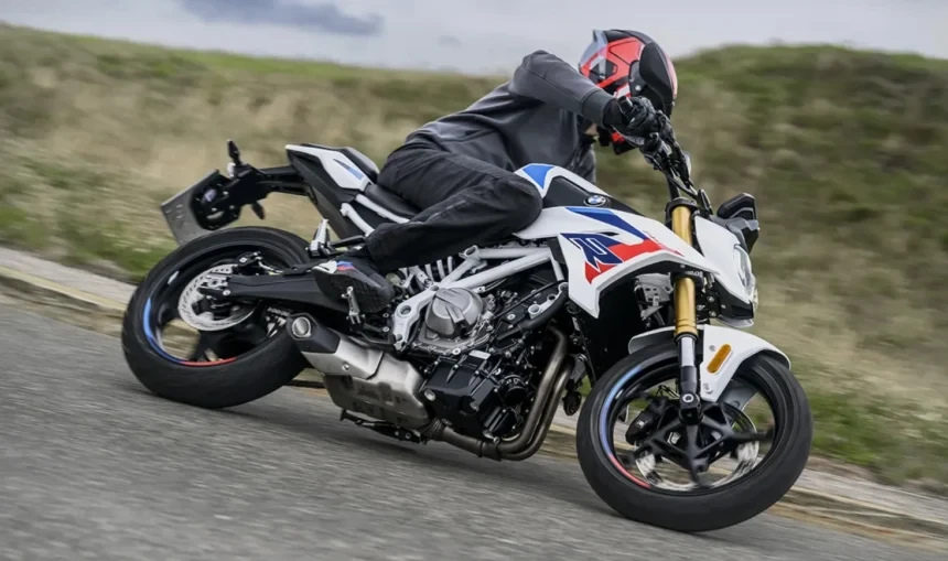 BMW випустила мотоцикл для новачків F 450 R. Але електроніки в ньому стільки, як у дорогих моделях